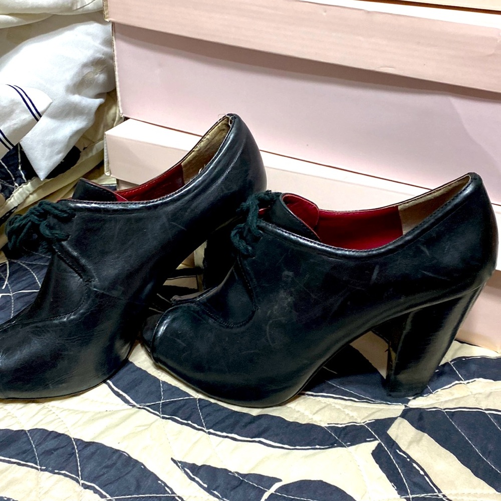 Black peep toes lace up heel